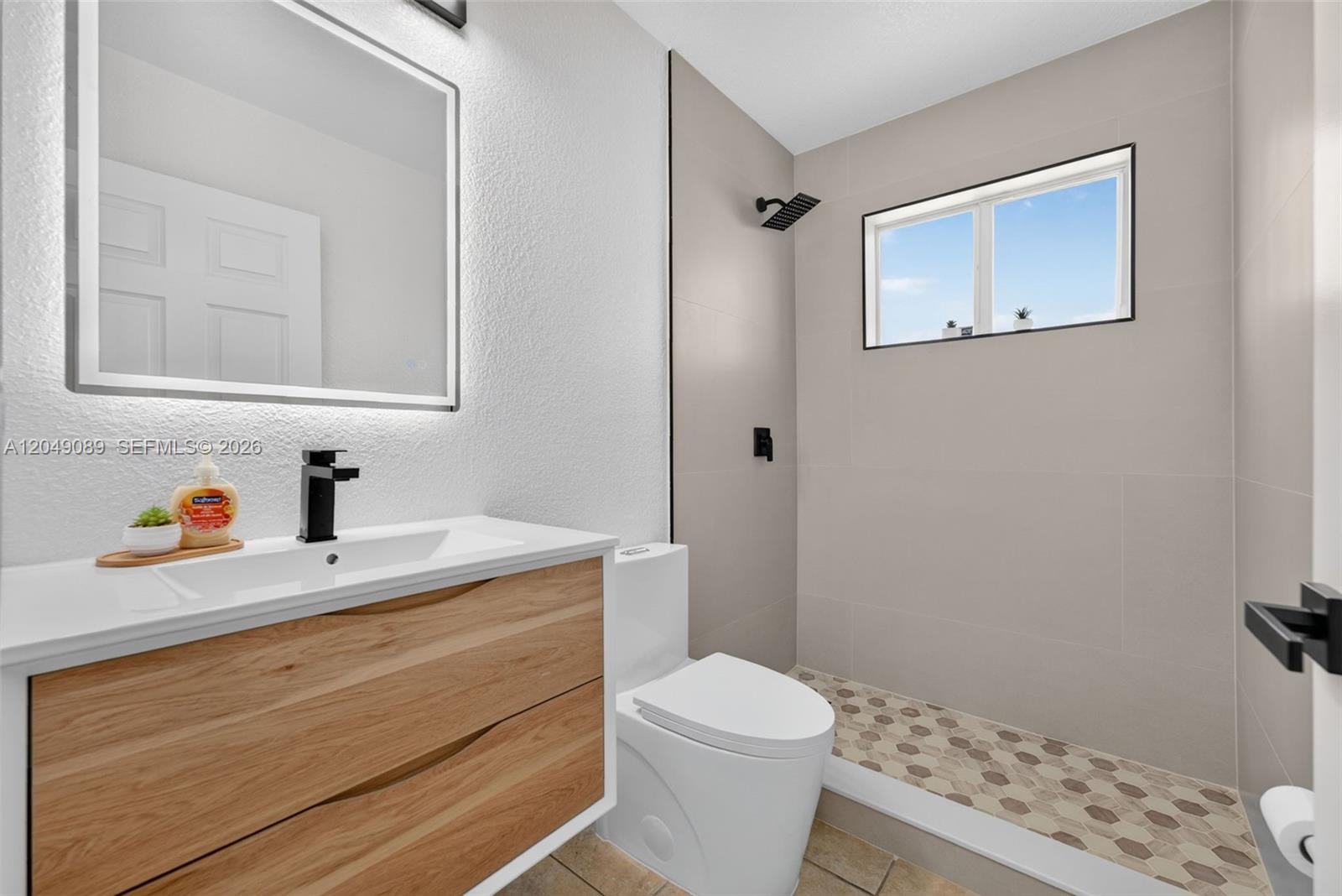 A12049089 Property Photo 8