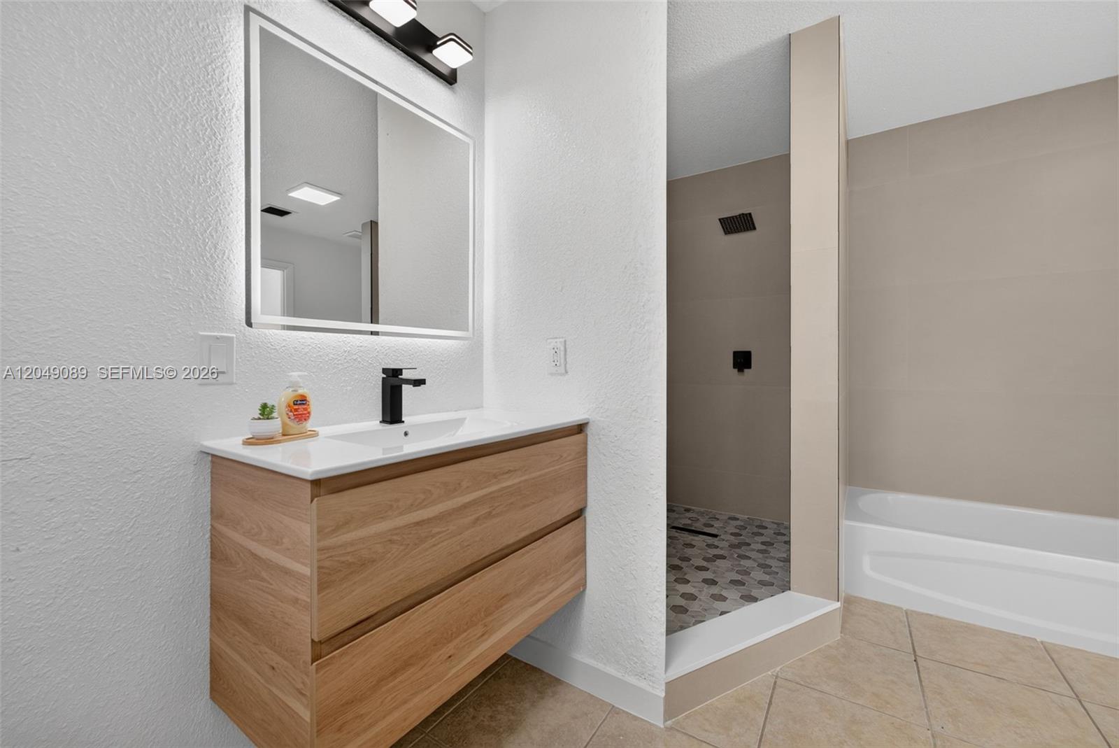 A12049089 Property Photo 10