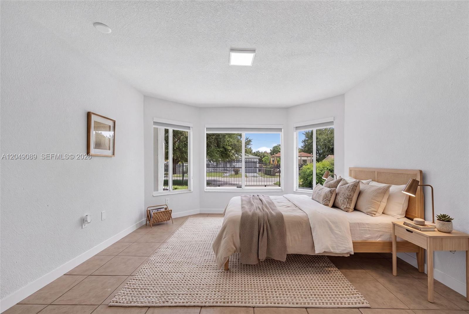 A12049089 Property Photo 10