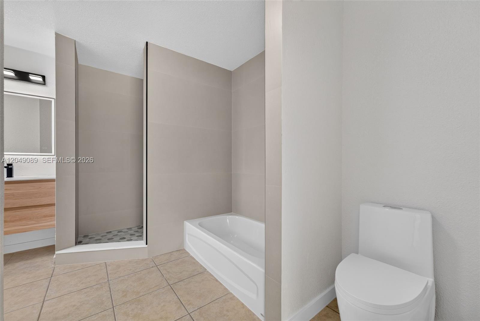 A12049089 Property Photo 11