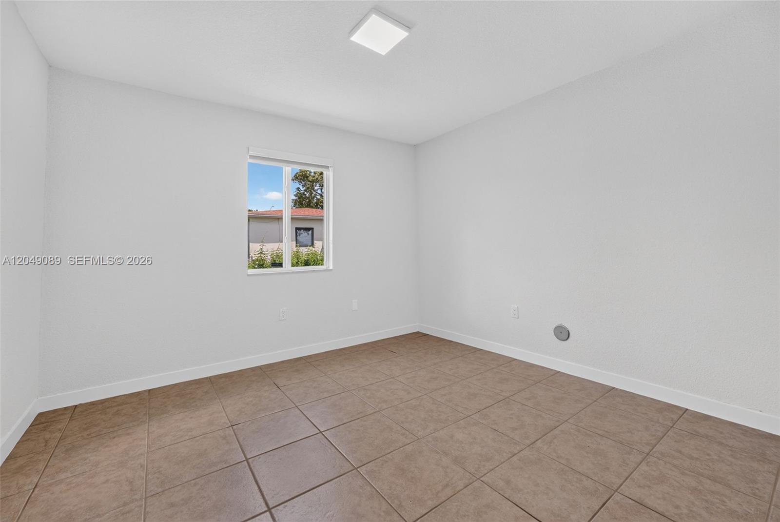 A12049089 Property Photo 13