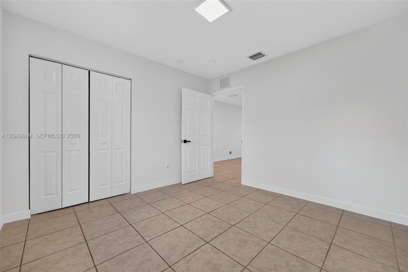 A12049089 Property Photo 16