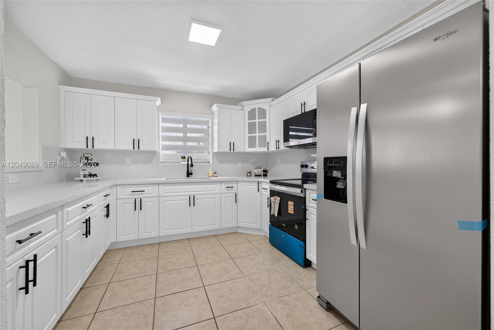 A12049089 Property Photo 21