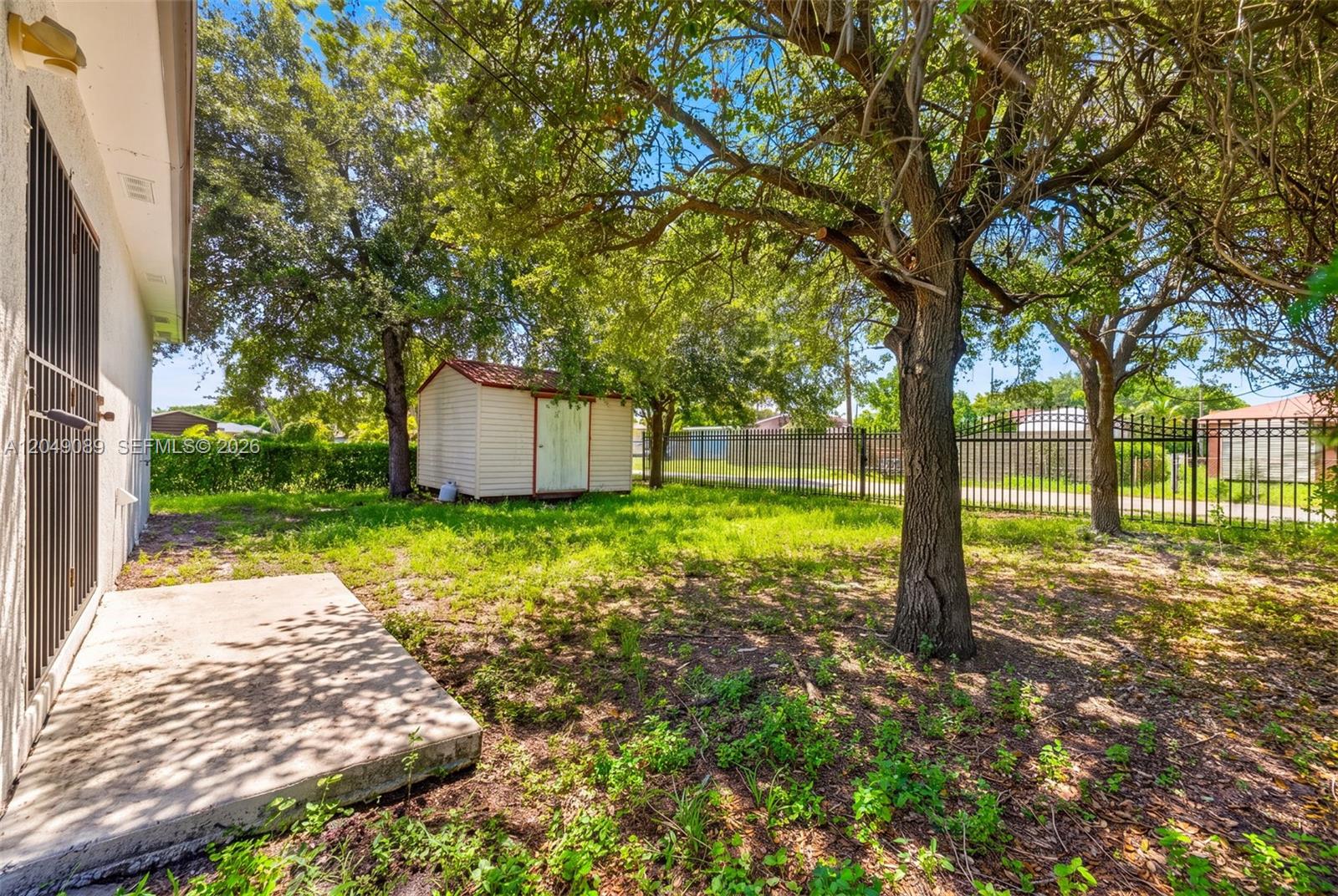 A12049089 Property Photo 24