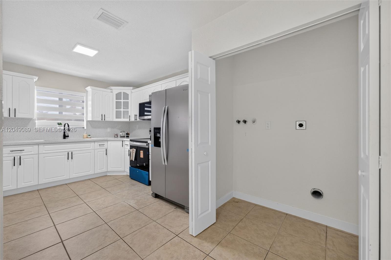 A12049089 Property Photo 25