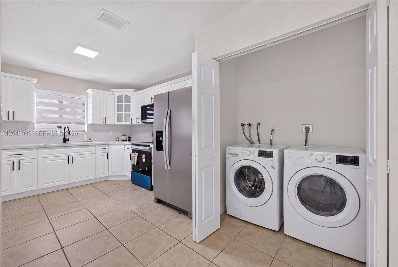 A12049089 Property Photo 26