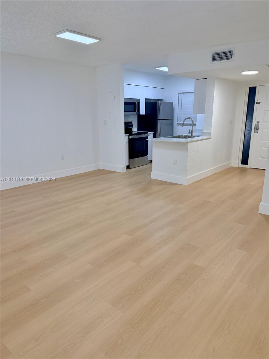 A12049119 Property Photo 6