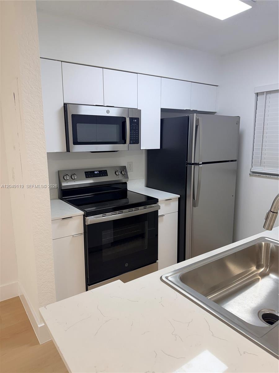A12049119 Property Photo 11