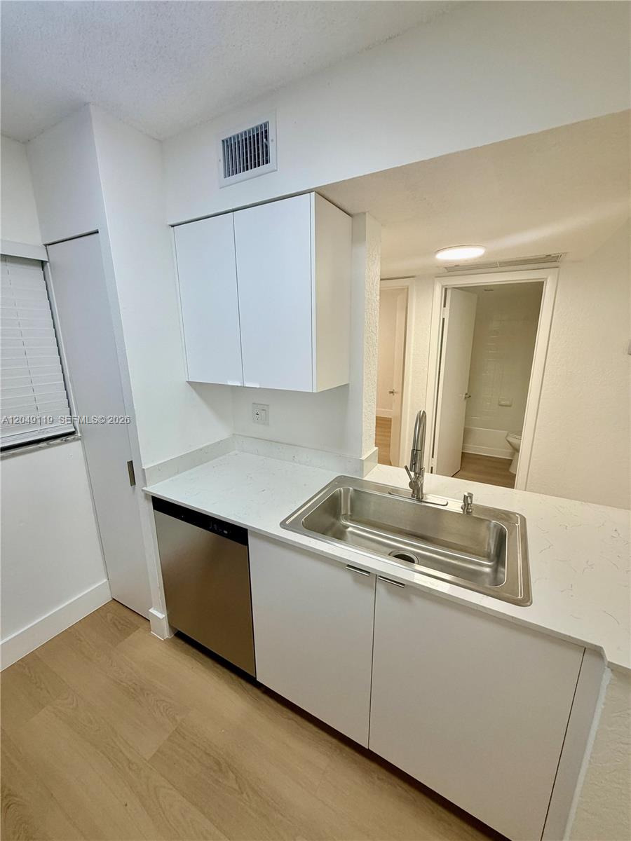 A12049119 Property Photo 17