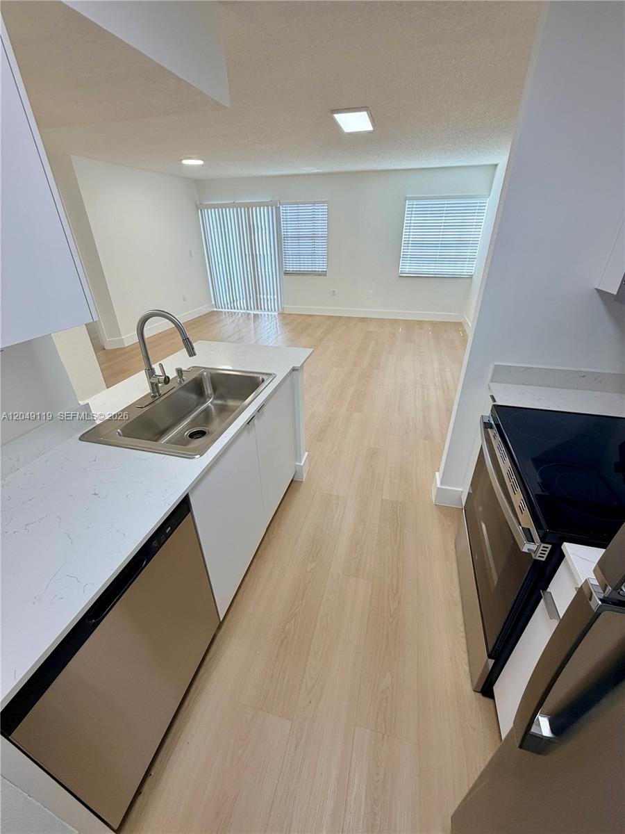 A12049119 Property Photo 21