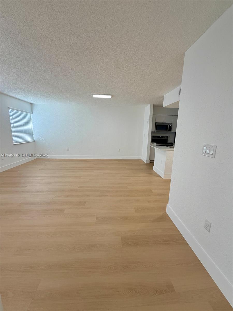 A12049119 Property Photo 23