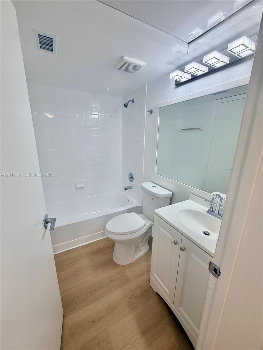A12049119 Property Photo 24
