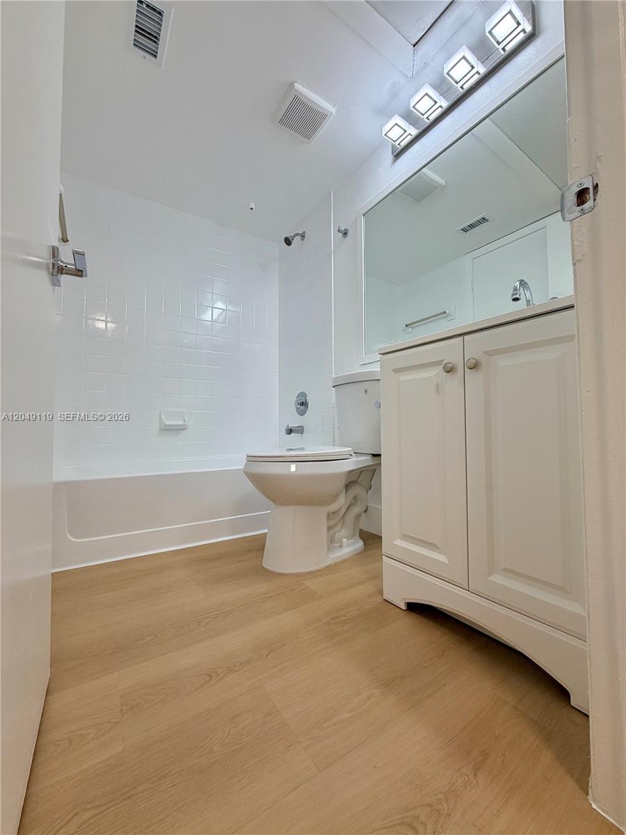 A12049119 Property Photo 25