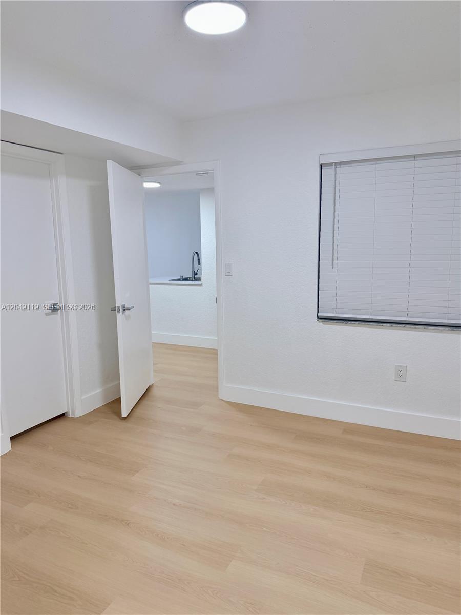 A12049119 Property Photo 32
