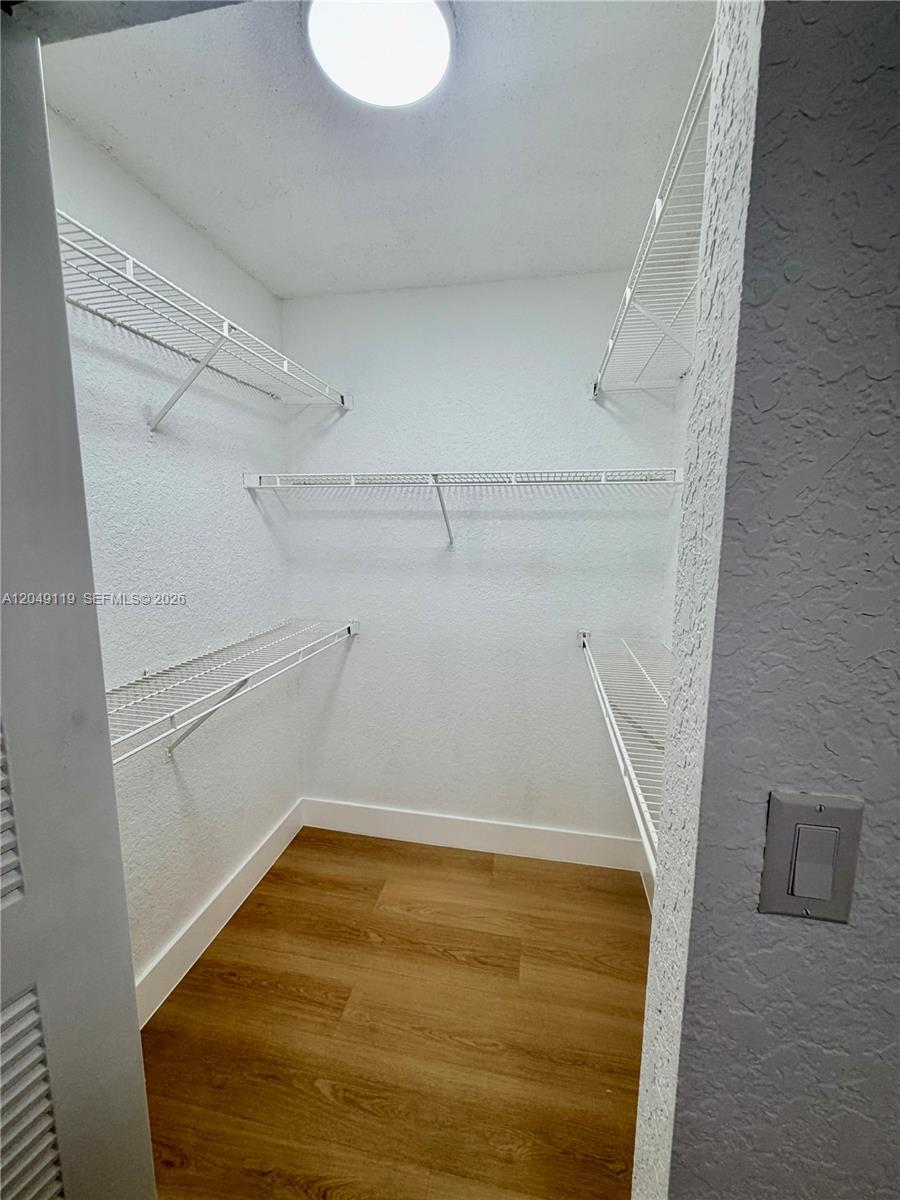 A12049119 Property Photo 33