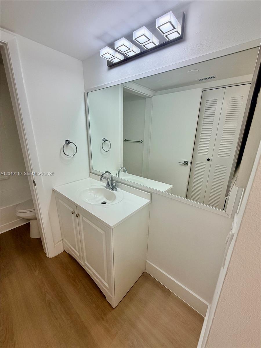 A12049119 Property Photo 34