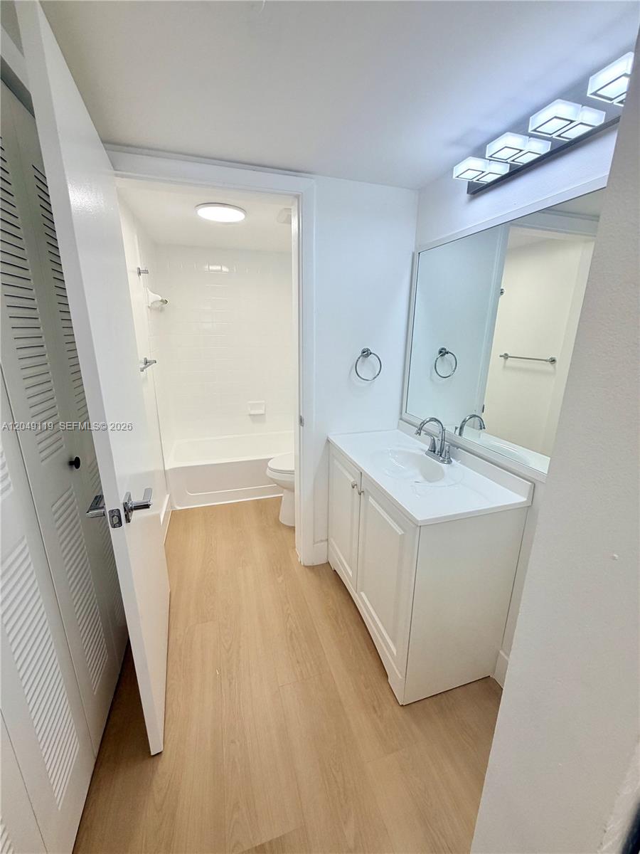 A12049119 Property Photo 36