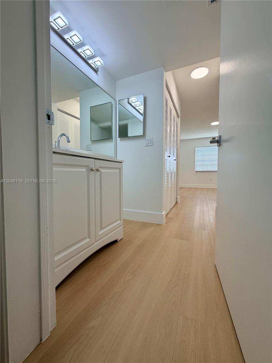 A12049119 Property Photo 38