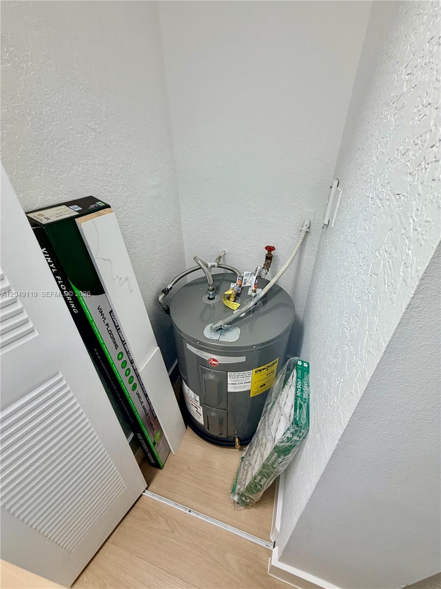 A12049119 Property Photo 47