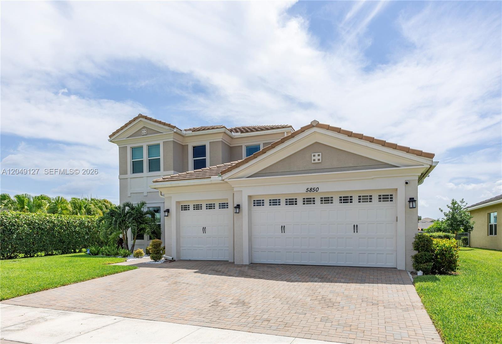 5850 Whippoorwill Circle Property Photo 4