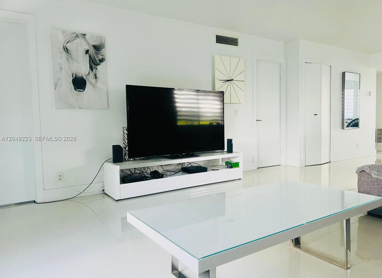 A12049223 Property Photo 3