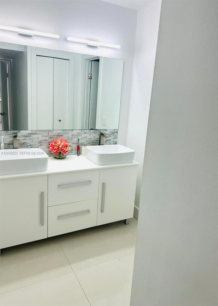 A12049223 Property Photo 8