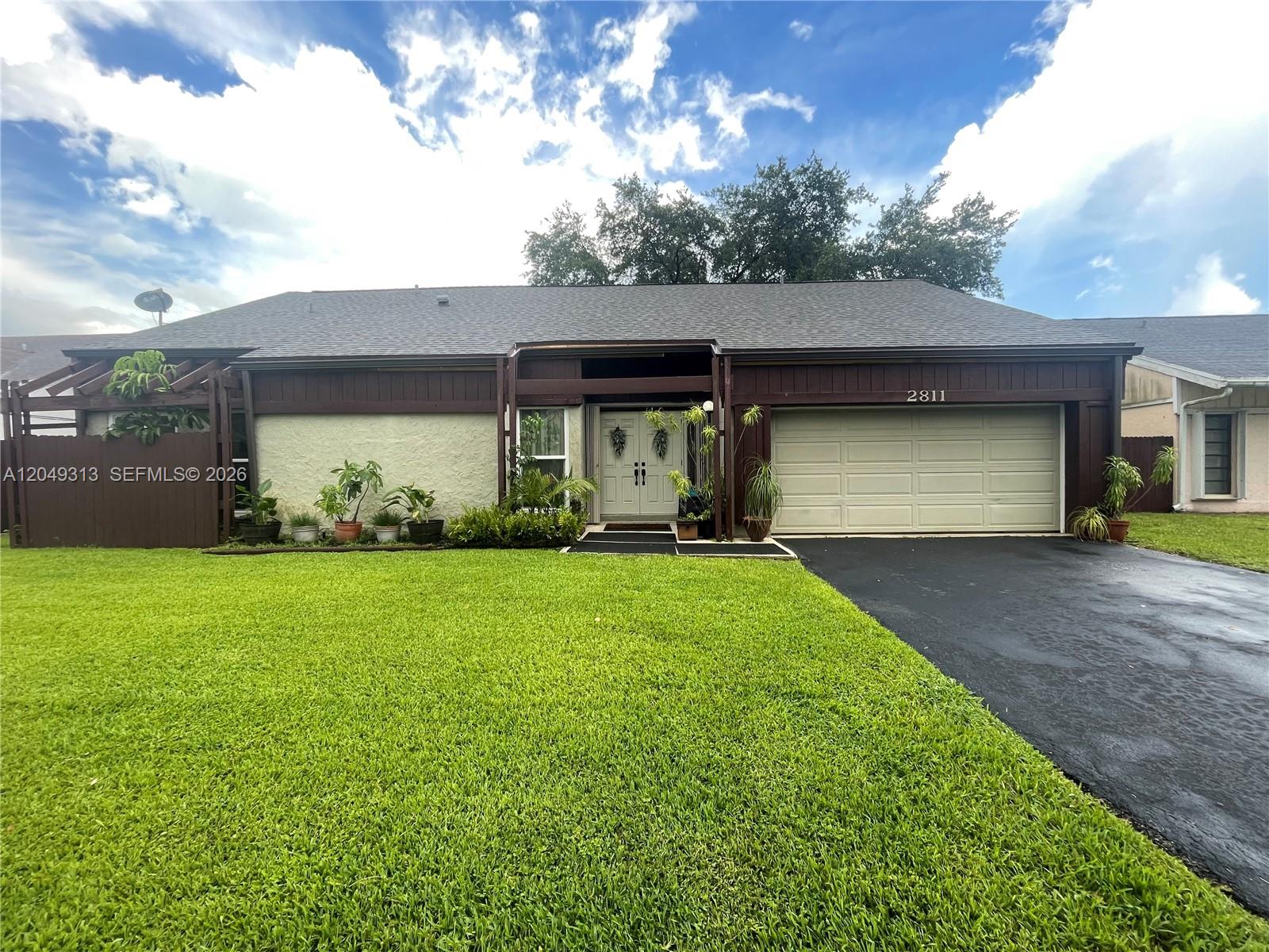 2811 Devonwood Avenue Property Photo 1