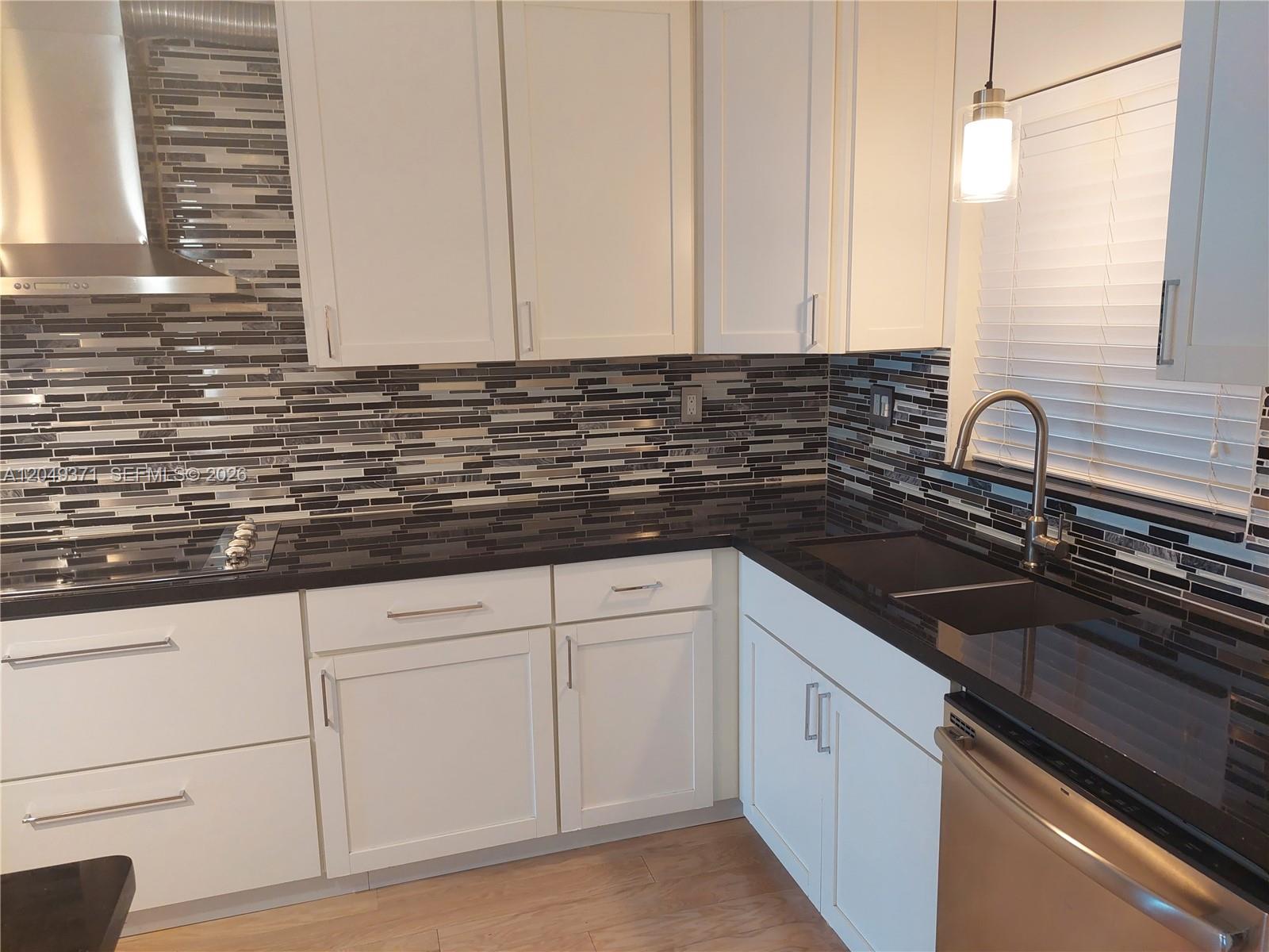A12049371 Property Photo 3