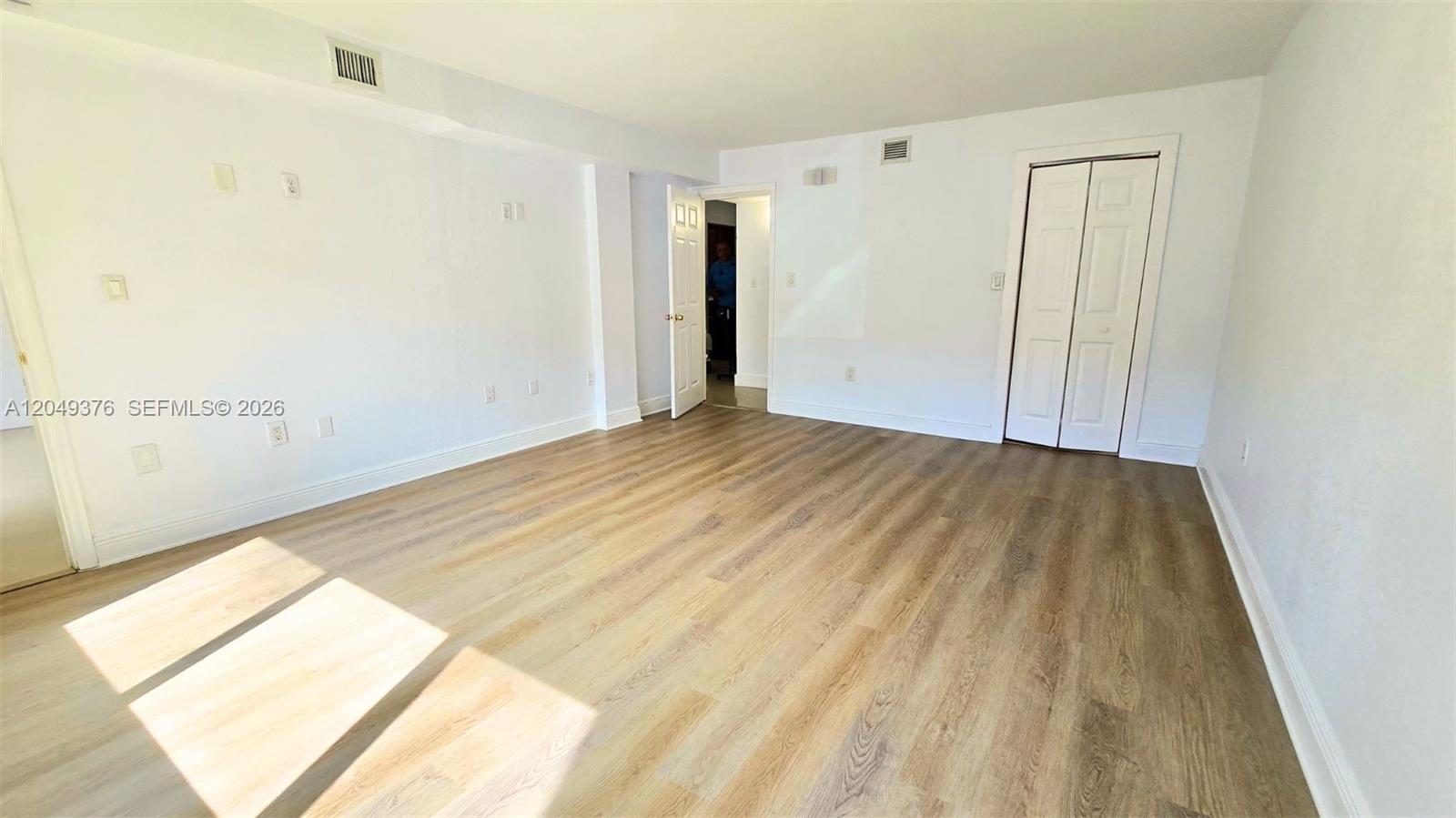 A12049376 Property Photo 11