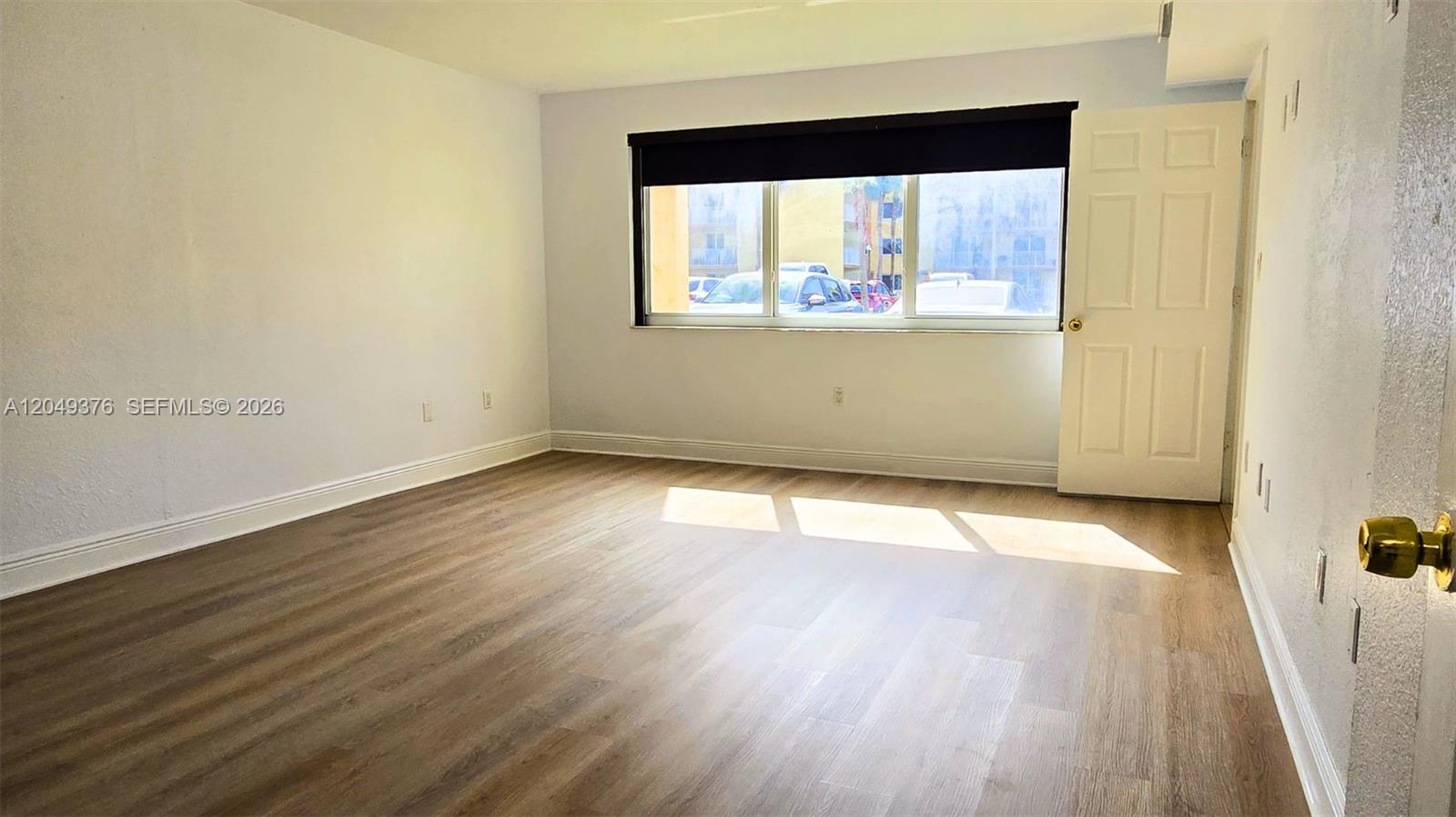 A12049376 Property Photo 14