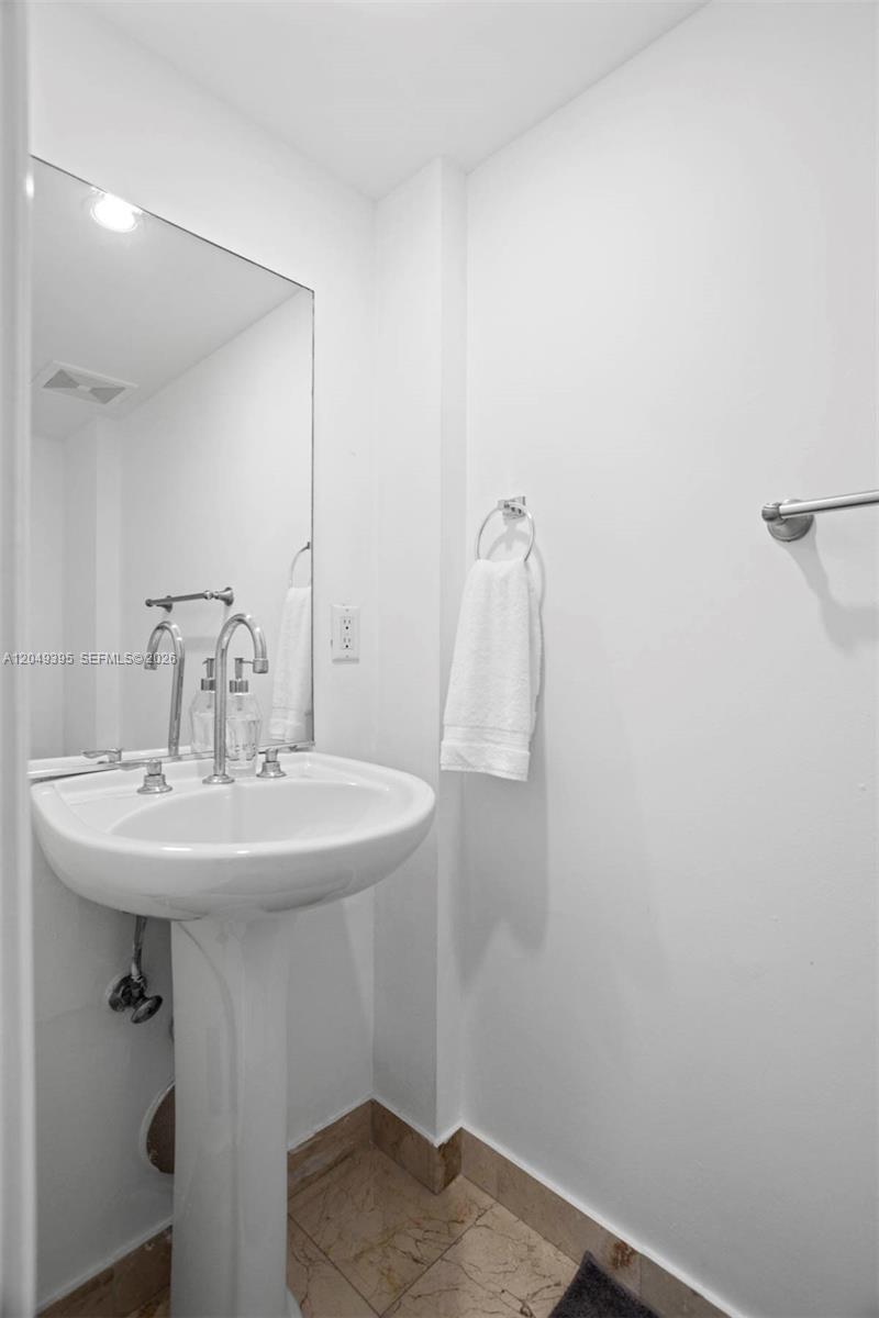 6917 Collins Avenue 1512 Property Photo 15