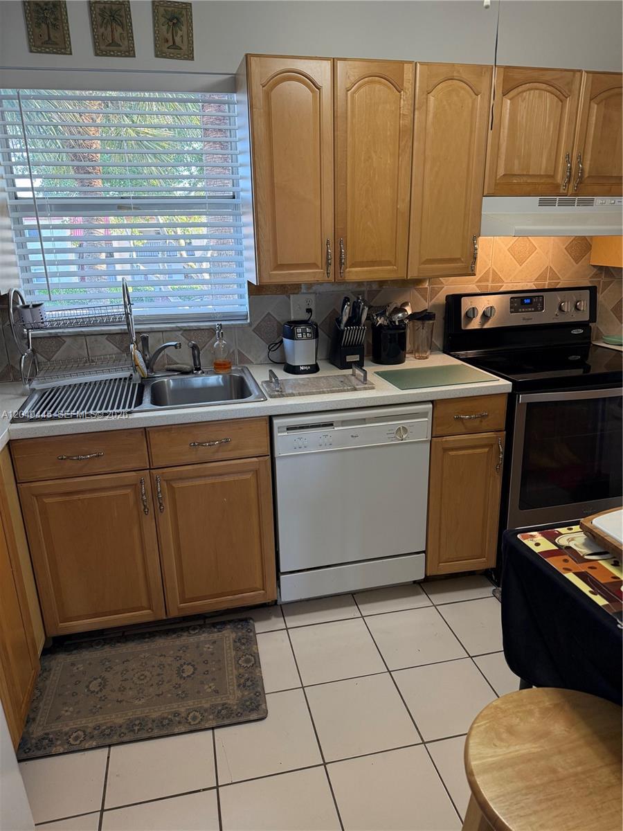 A12049445 Property Photo 3
