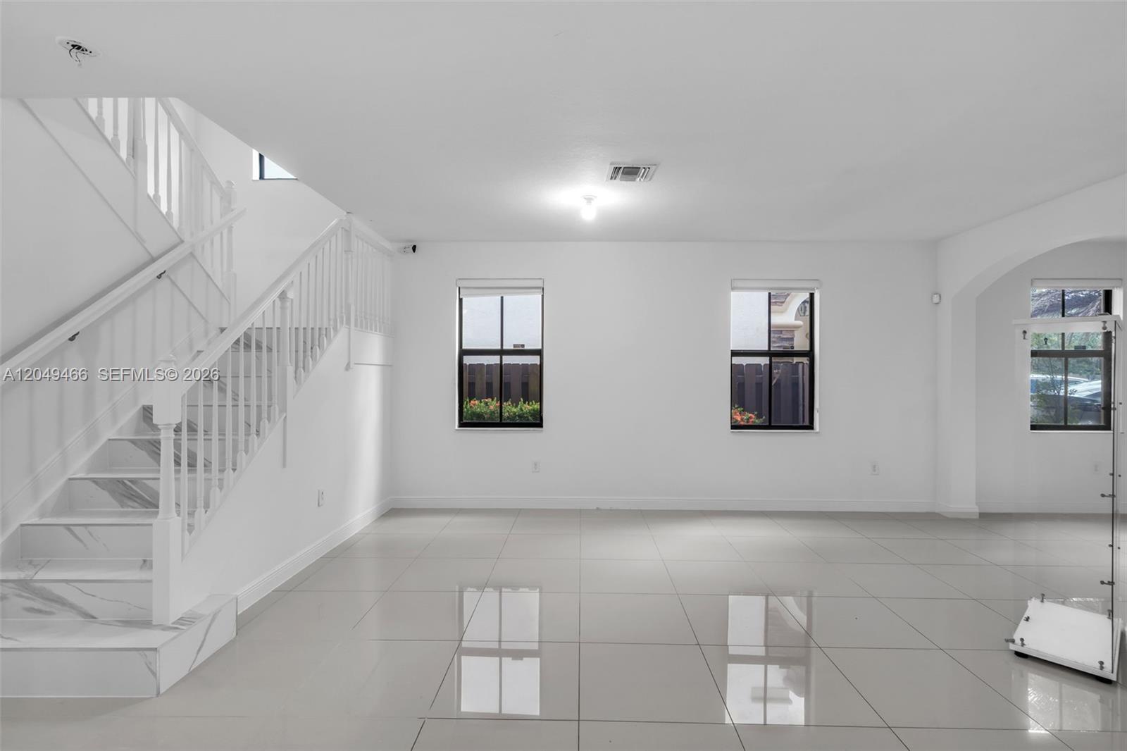 8850 Nw 99th Path Property Photo 3