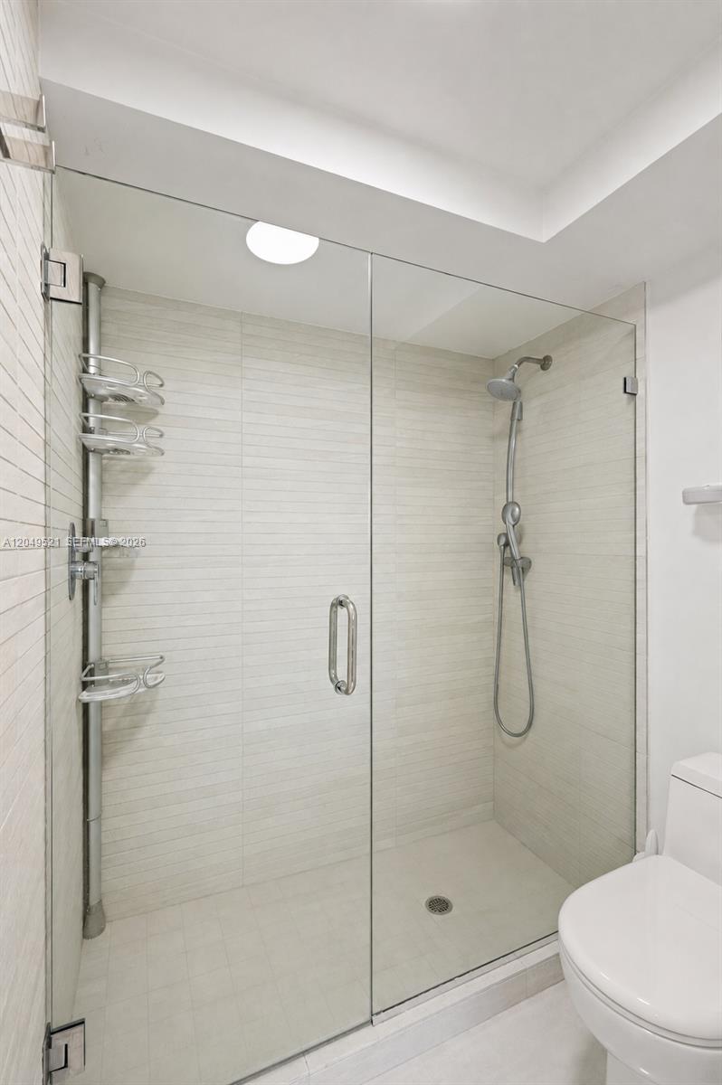 2333 Brickell Avenue 1909 Property Photo 11