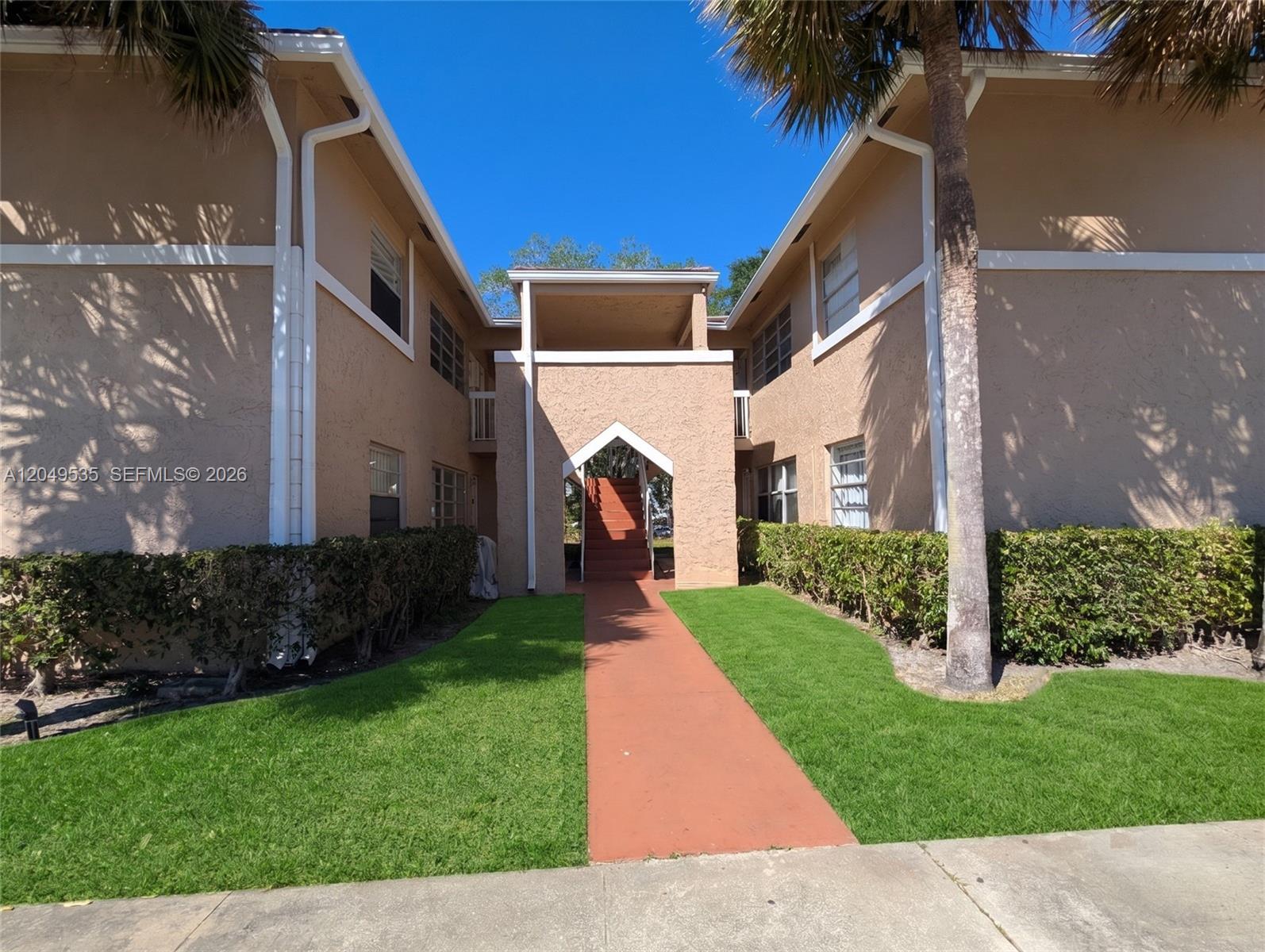 807 Twin Lakes Drive 32-G Property Photo 1