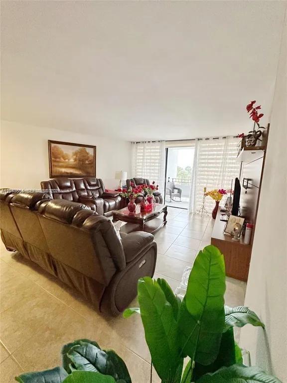 13953 Kendale Lakes Circle 410b Property Photo 3