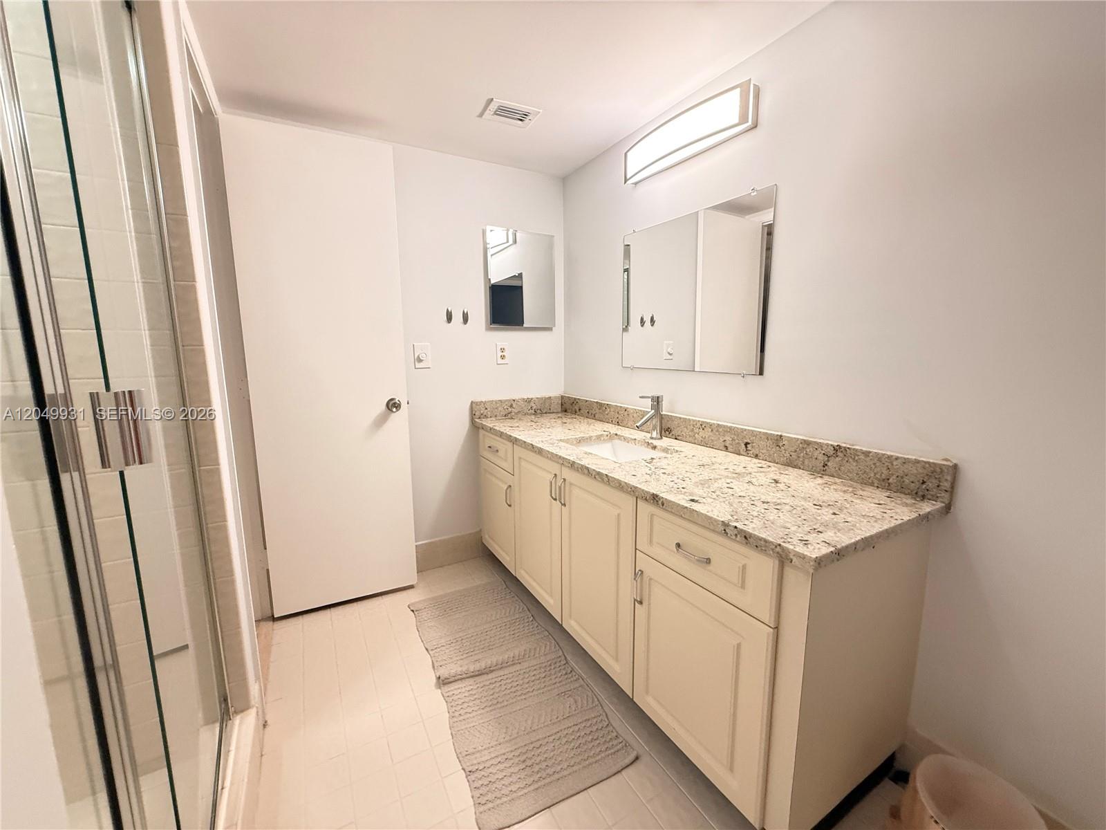 2206 S Cypress Bend Drive 508 Property Photo 3