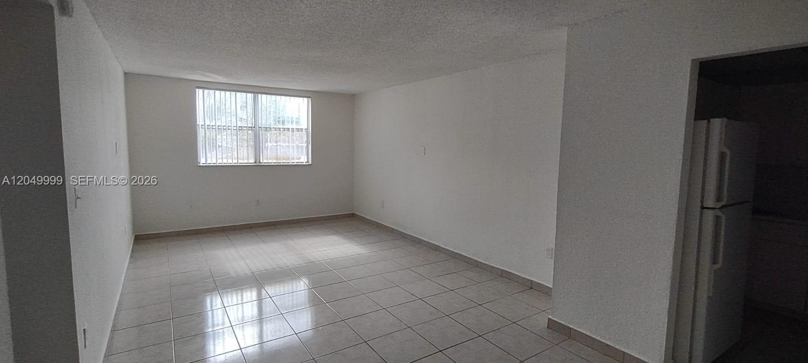 A12049999 Property Photo 4