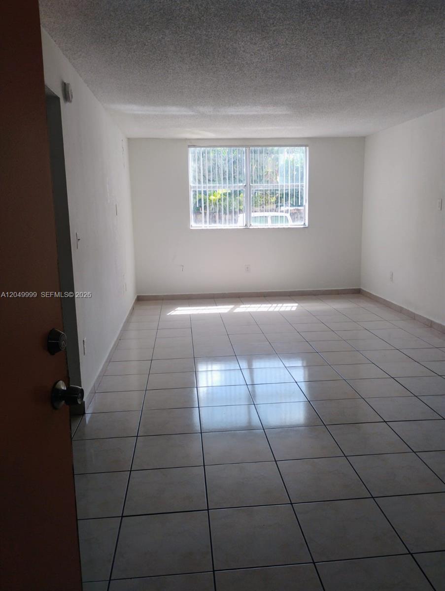 A12049999 Property Photo 5