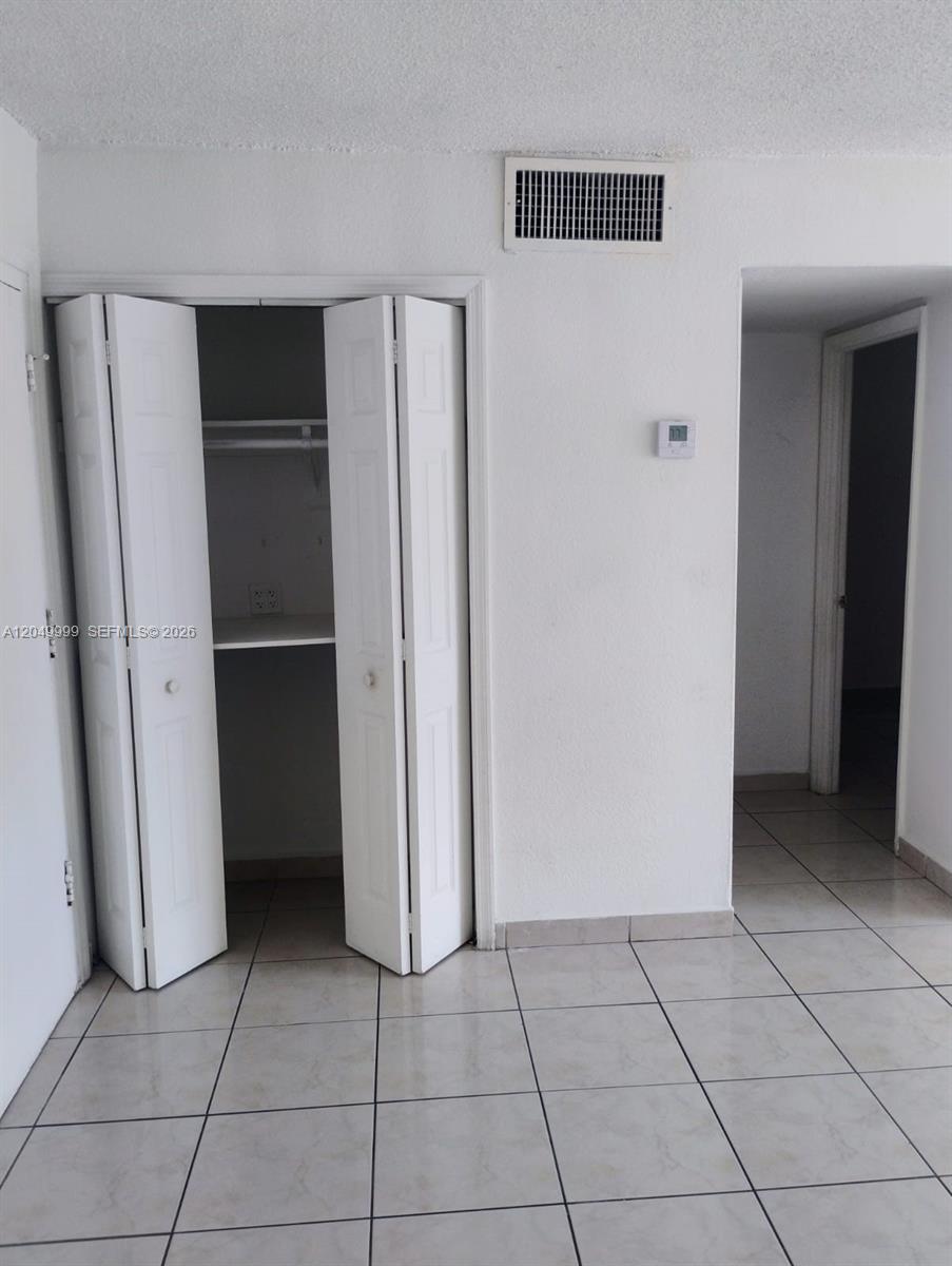 A12049999 Property Photo 7