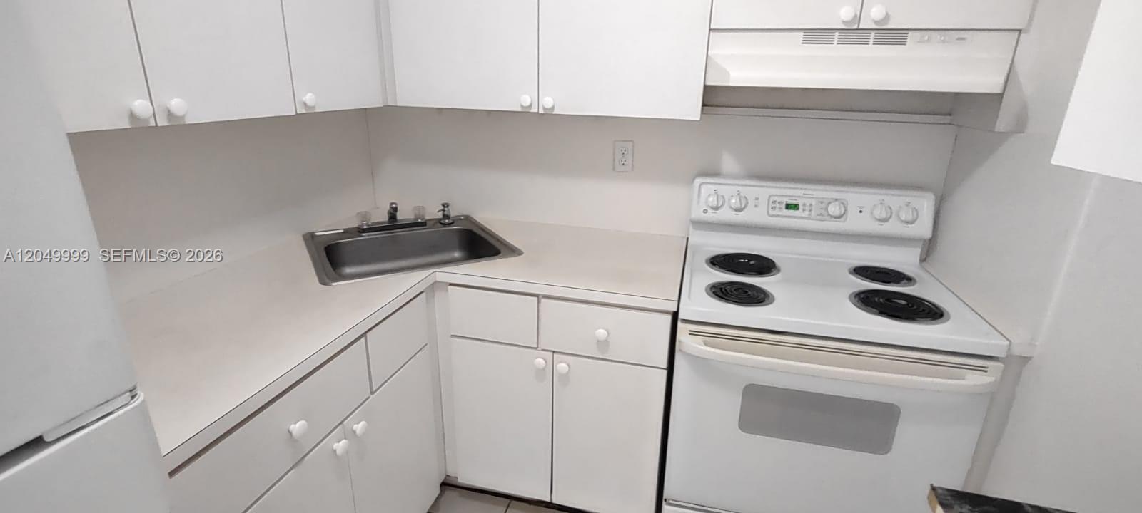 A12049999 Property Photo 9