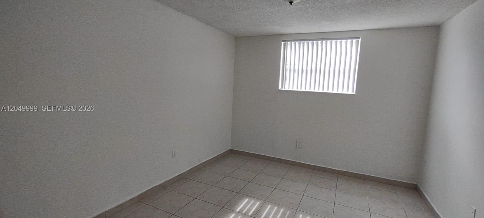 A12049999 Property Photo 11