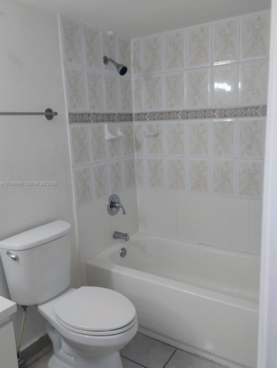 A12049999 Property Photo 12