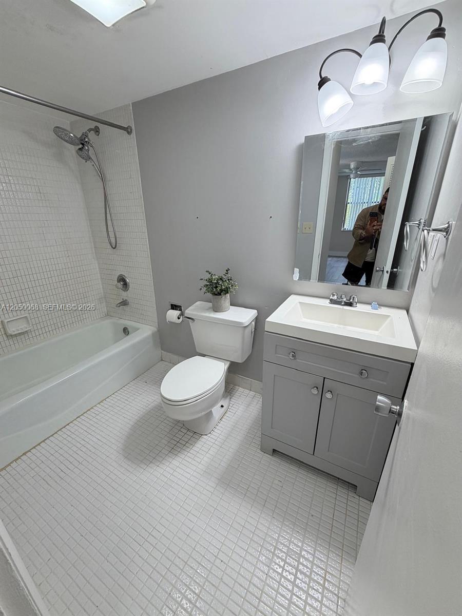 14421 N Kendall Drive 412m Property Photo 12