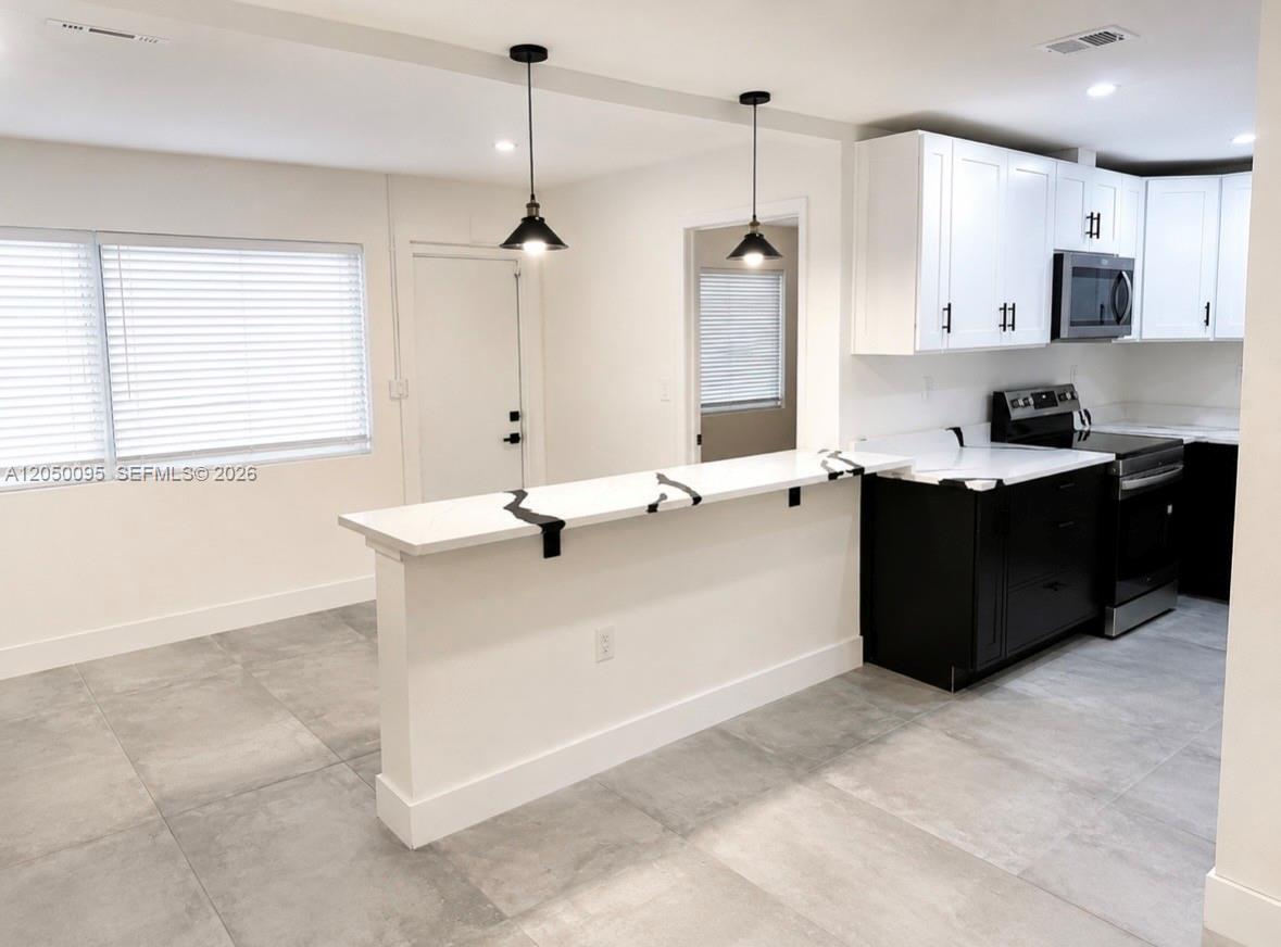 1039 NE 17th Avenue - Property Photo 1