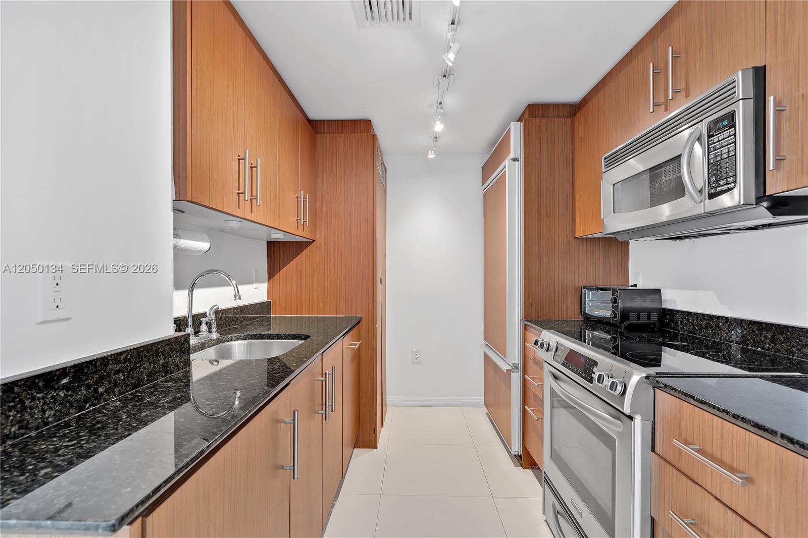 10275 Collins Avenue 417 Property Photo 13