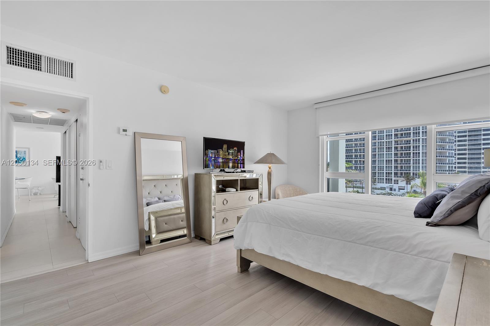 10275 Collins Avenue 417 Property Photo 19