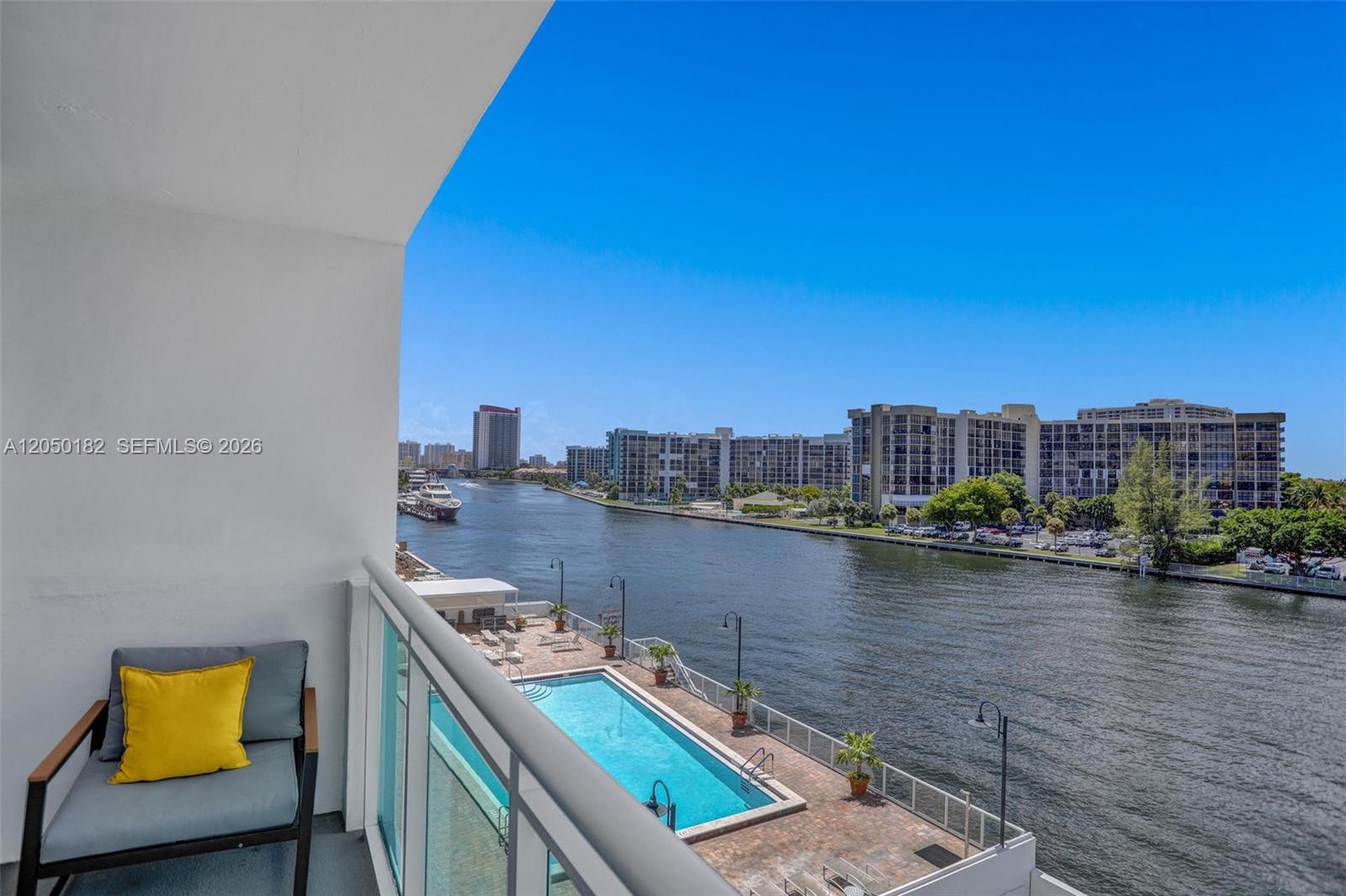 3000 S Ocean Drive 412 (available Now) Property Photo 2