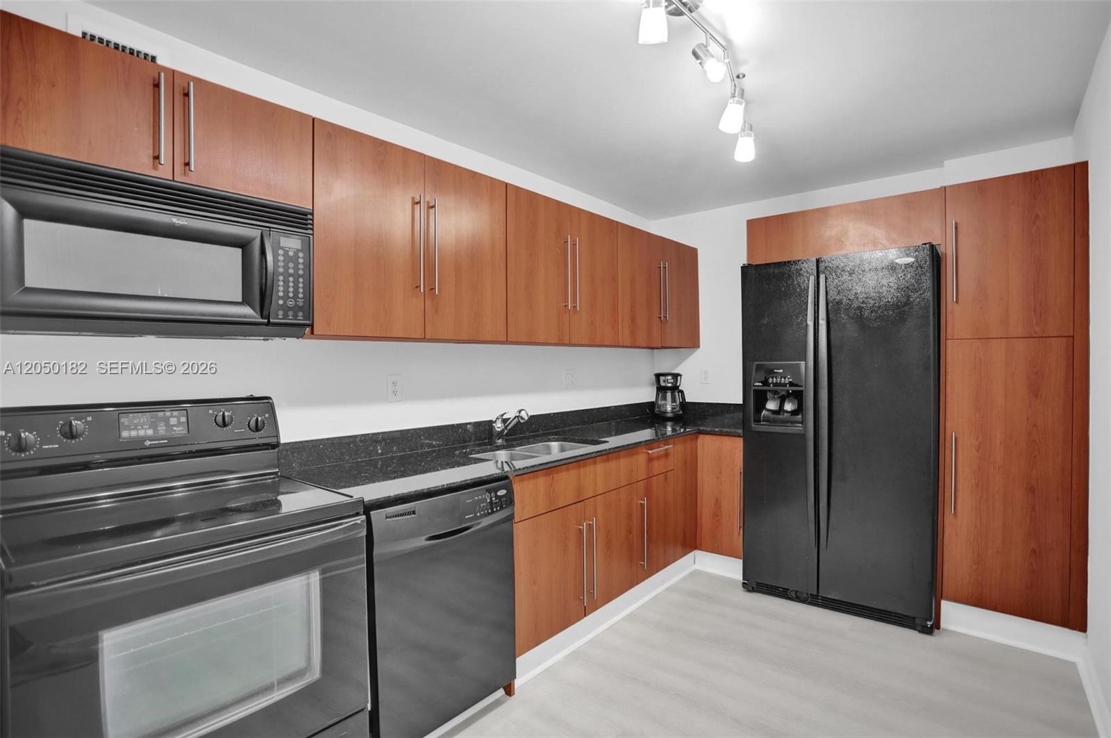 3000 S Ocean Drive 412 (available Now) Property Photo 15