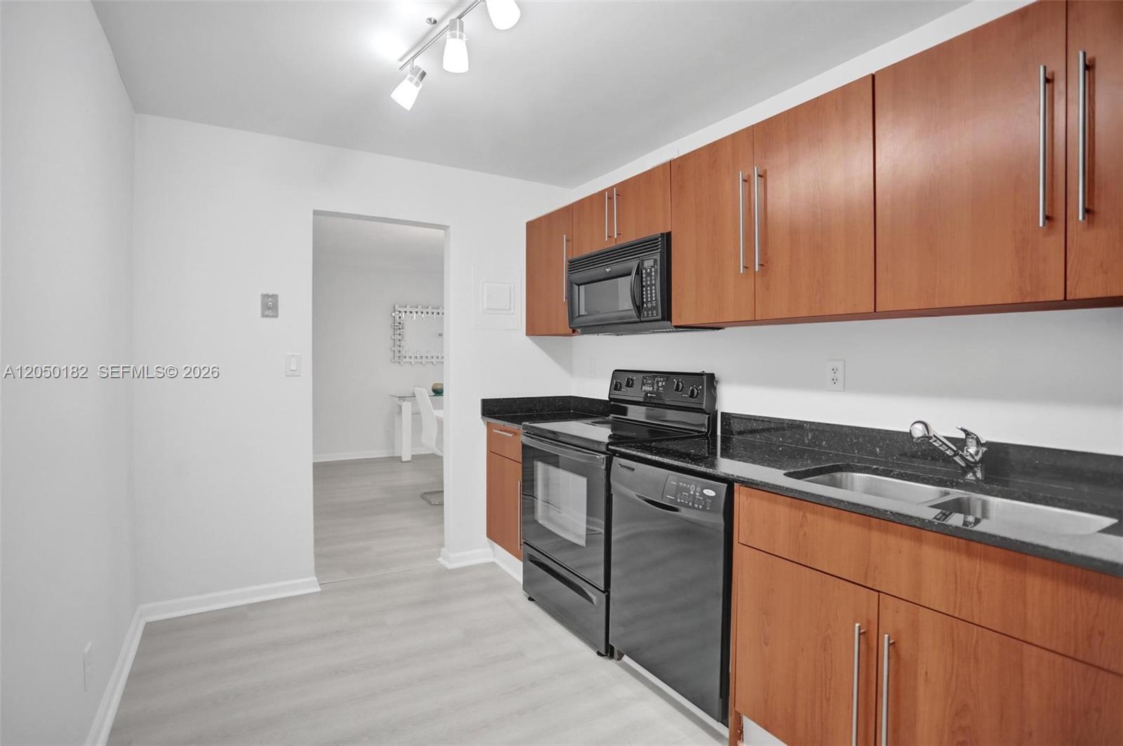 3000 S Ocean Drive 412 (available Now) Property Photo 16